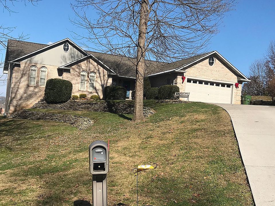 1st image of 122 Woodmont Dr