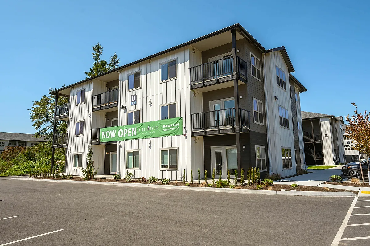 Brand new apartments just north of Bellingham - Alder Creek