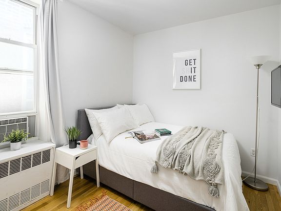 3rd image of 224 E 59th St #B