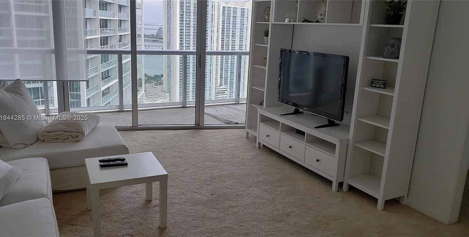 1 bed, 732 sqft, $3,300 — Photo 3