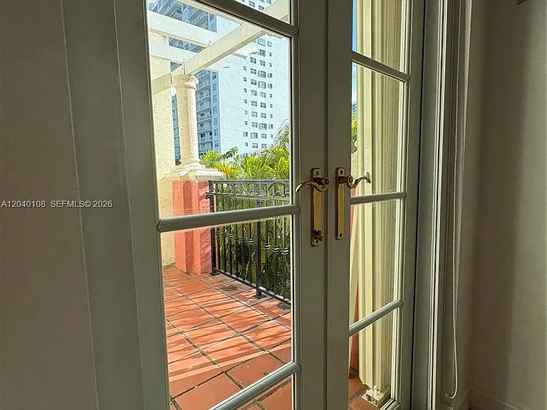18410 NE 30th Ave #18410 — Photo 24