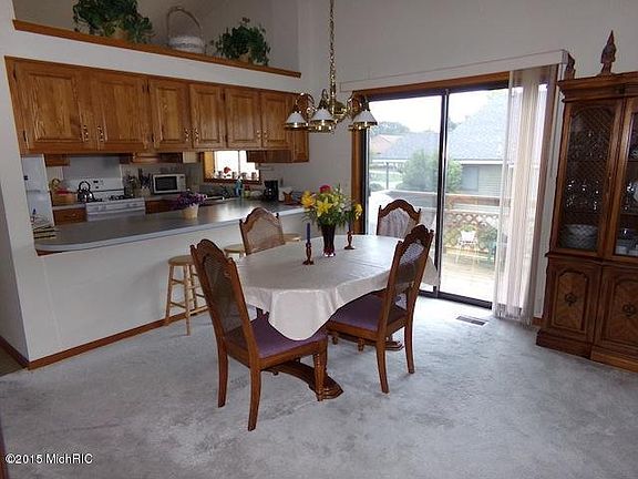 5th image of 2250 Southgate Dr SE