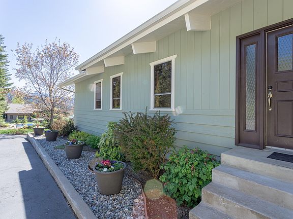 10883_Titus_SPRING_SMALL-1