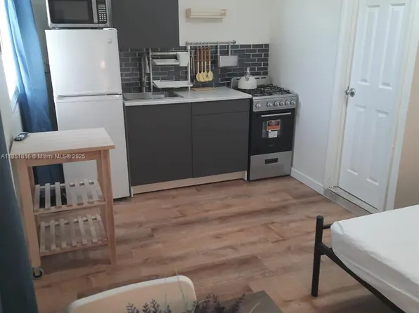 709 NE 2nd Ct #2, Hallandale, FL 33009