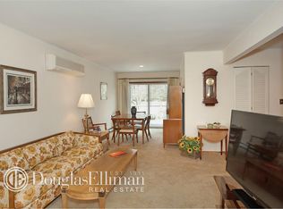 30 Clark St, Plainview, NY 11803