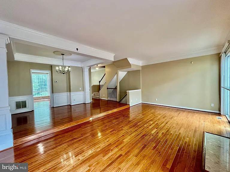 7504 Lamoyne Ct — Photo 13