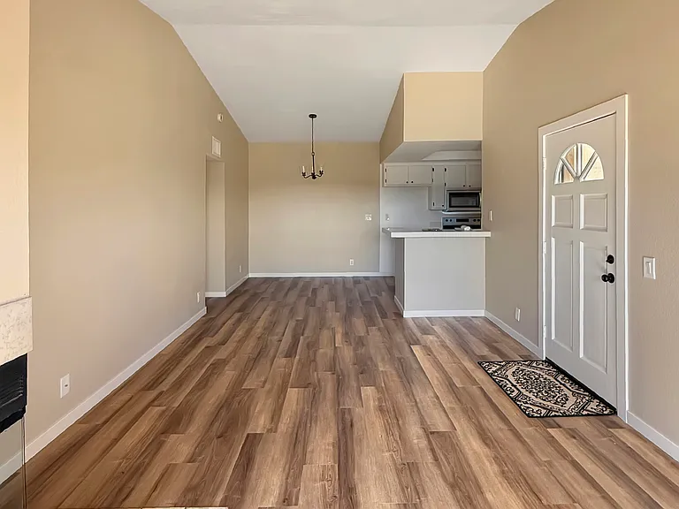 2425 Cranston Dr #212 — Photo 2