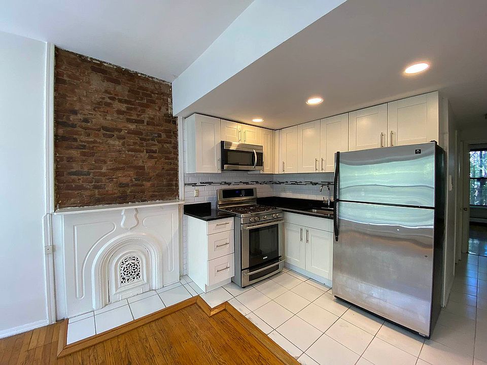 1st image of 161 Gates Ave APT 3