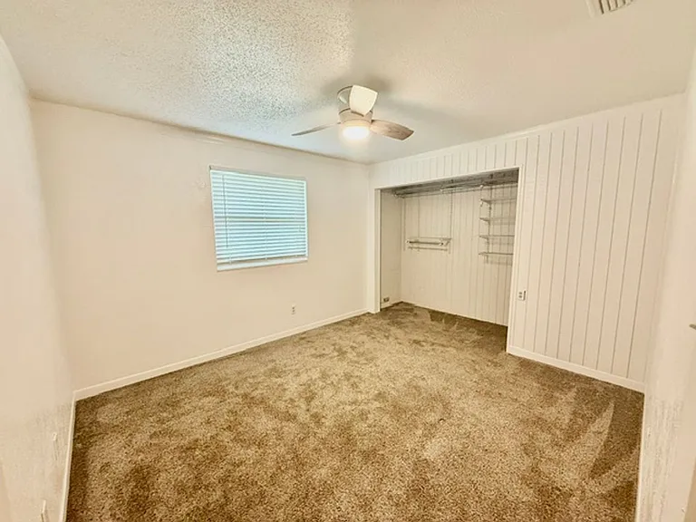 203 Hastings Ct — Photo 25
