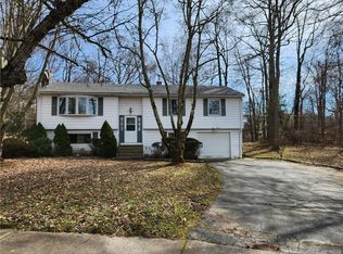 100 Lance Ln, Milford, CT 06460
