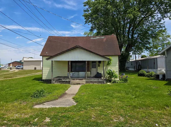 39 4th St NW, Linton, IN 47441