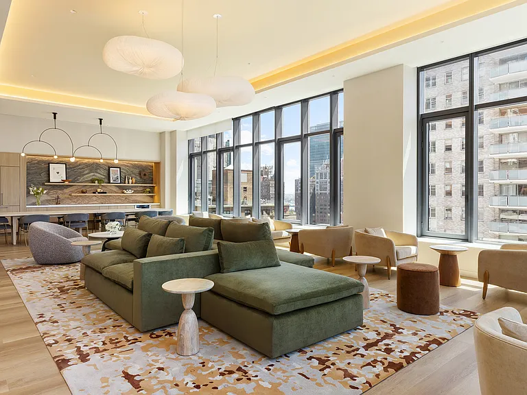 255 E 39th St #Penthouse 3B — Photo 9