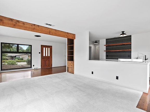 4th image of 9781 Ash Creek Dr
