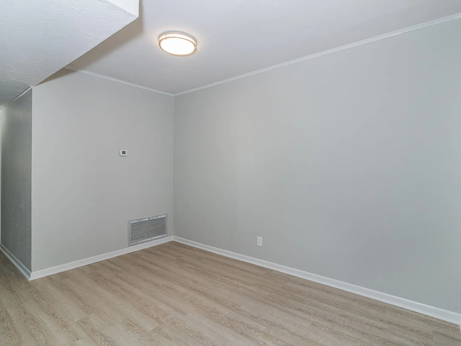 Scarlett Apartments — Photo 4