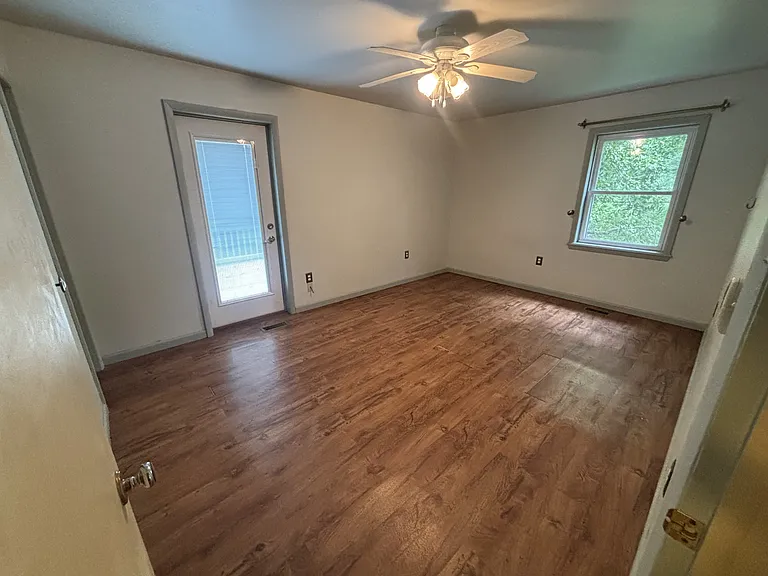 137 N Elizabeth St — Photo 11
