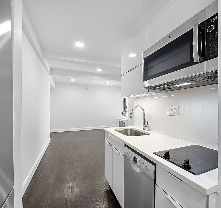 1st image of 25 Tudor City Pl APT 1607