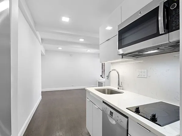 25 Tudor City Pl APT 1607, New York, NY 10017