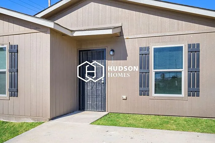 1311 N Travis St — Photo 3