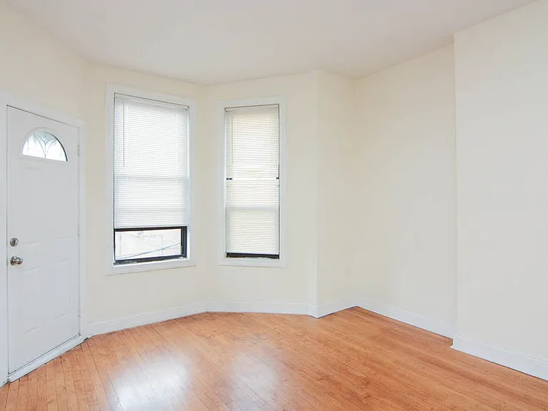 2347 W 24th Pl #R4 — Photo 7