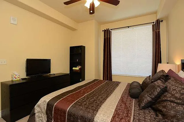 215 N Ctr #504 — Photo 3