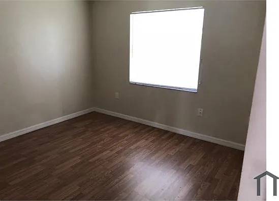 870 E North St — Photo 7