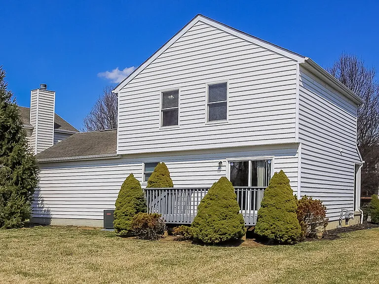 5525 Boucher Dr — Photo 17