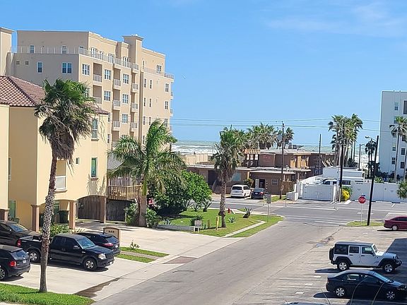 3rd image of 118 E Amberjack St