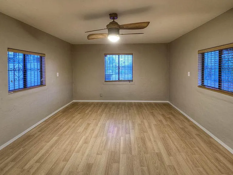 534 E Lee St — Photo 7