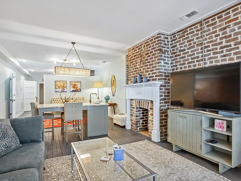 208 W Hall St #B — Photo 16