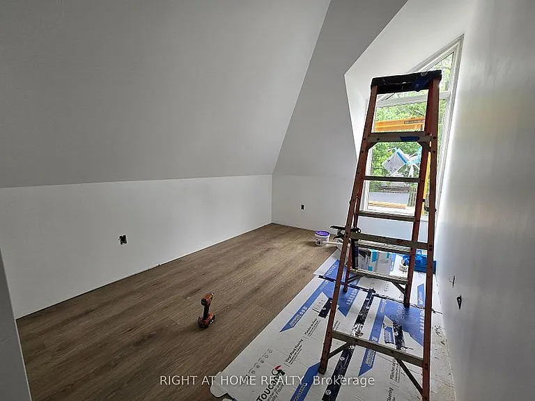 1103 Dufferin St #1 — Photo 7