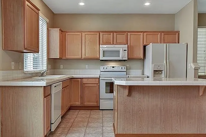 17617 SW September Ln — Photo 3
