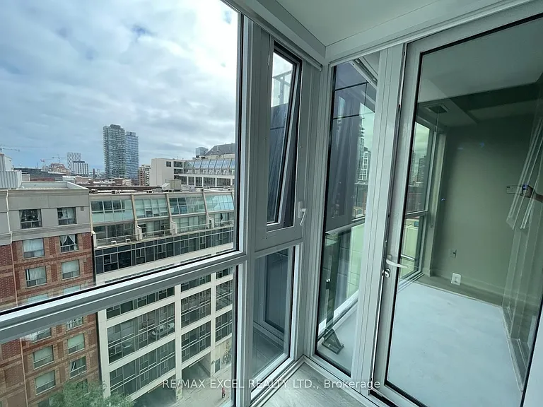60 Princess St #914 — Photo 23