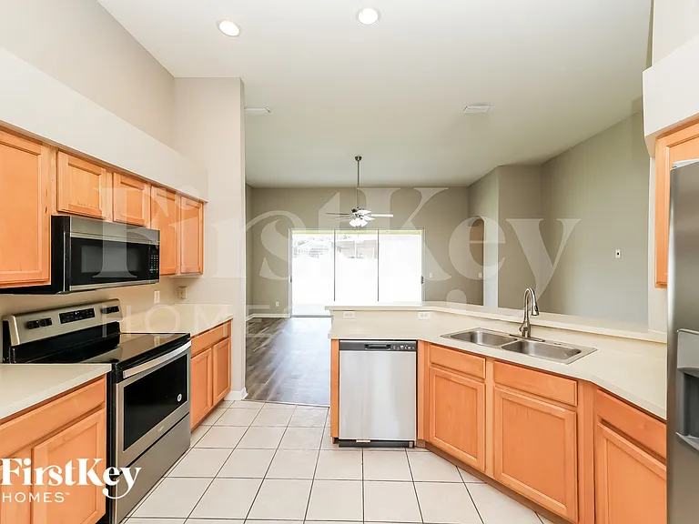 11703 Grove Arcade Dr — Photo 9