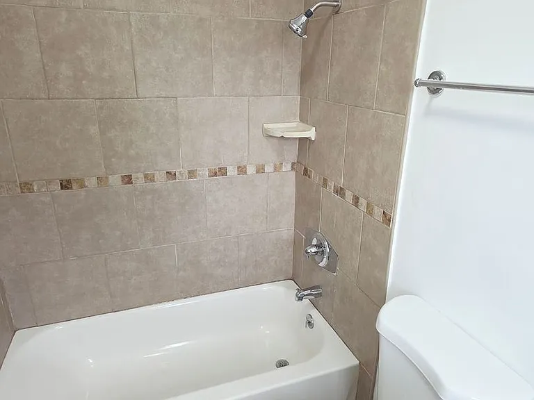 1056 Linden Ave — Photo 10
