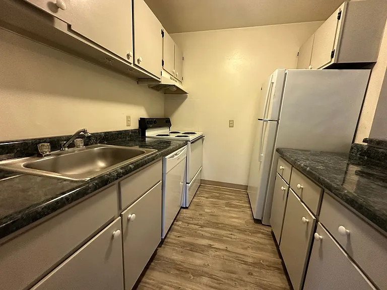 University Park Apartments near Cornell University — Photo 547