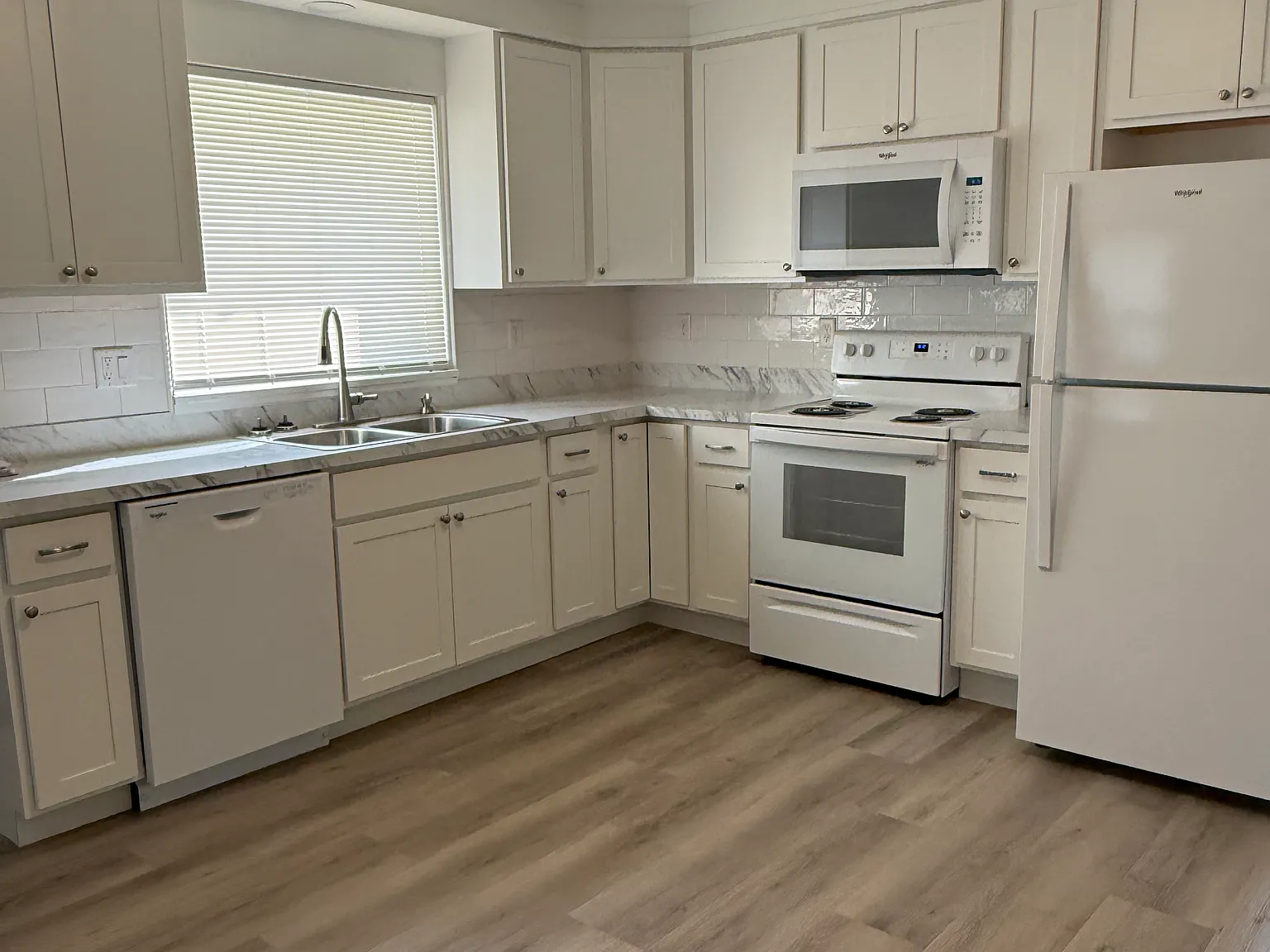 3 bed, 1306 sqft, $2,275 — Photo 2