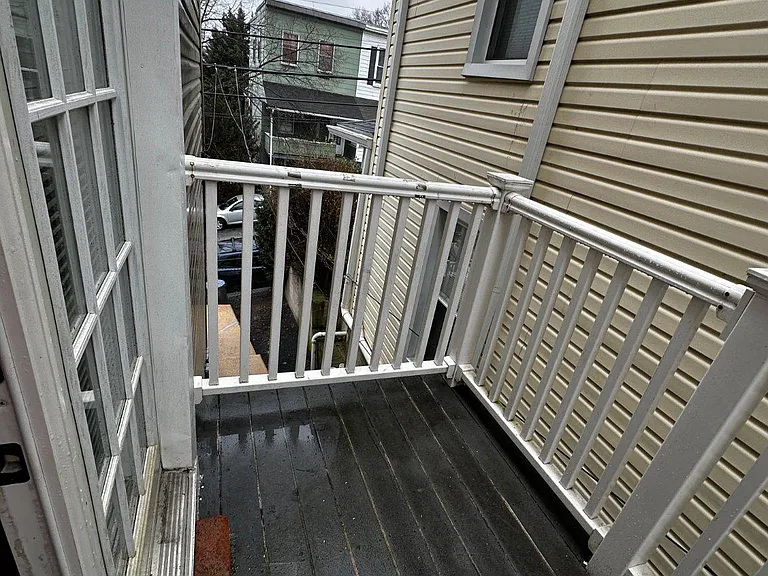 1527 W 36th St #2 — Photo 14