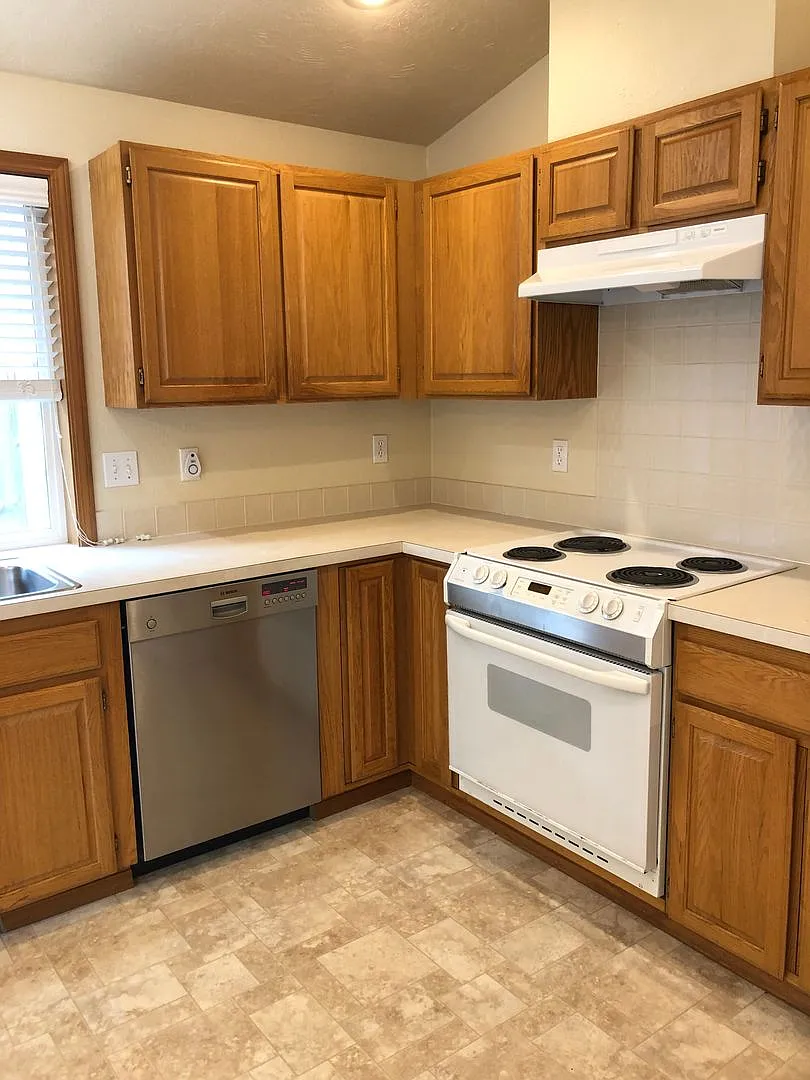Building Photo - 5553 SW Windflower Dr