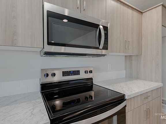 5th image of 2446 W Fallon Loop