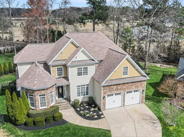 1819 Glacier Ct, Fuquay Varina, NC 27526