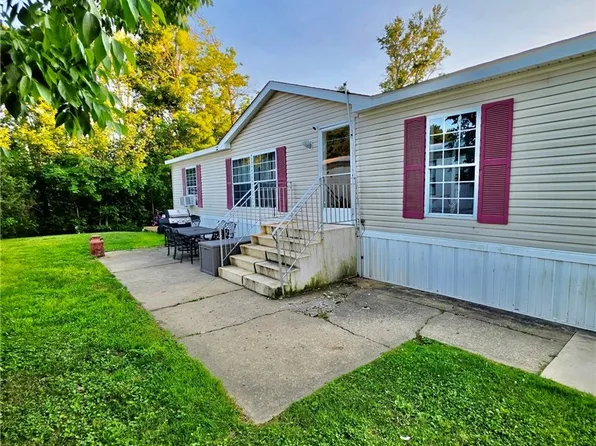 6390 Linda Ln, Ravenna, OH 44266