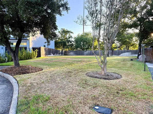 904 Lennette Ct, Bellaire, TX 77401