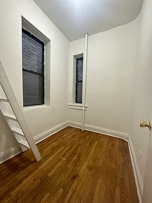Rented by Peter R. Hungerford, LREB | media 5