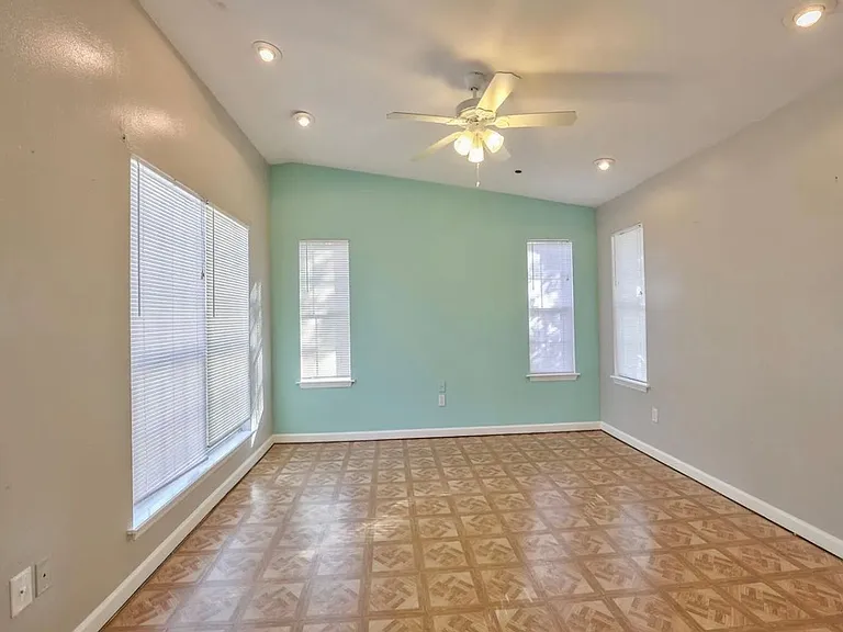 2093 Greenwood Dr — Photo 19