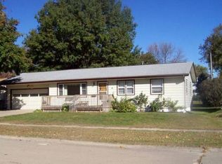 28 25th Ave SW, Cedar Rapids, IA 52404