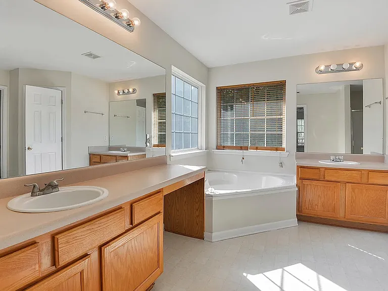 1947 Oakbluff Dr — Photo 14