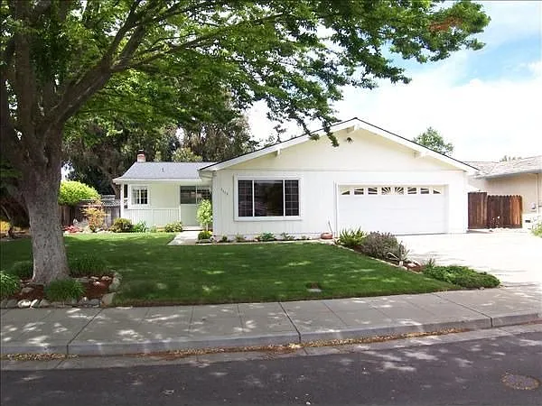 1113 Xavier Way photo 1