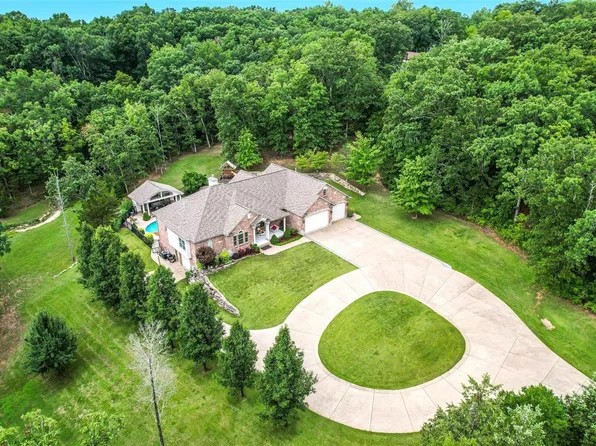 15 Wyngate Ct, Festus, MO 63028
