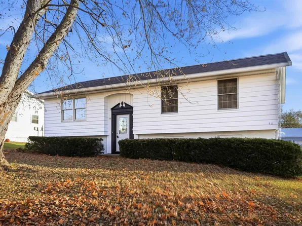 2065 W Fairview Rd, Freeport, IL 61032