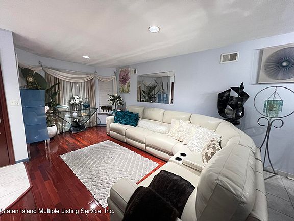 5th image of 32 Cortelyou Ave